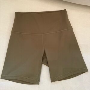 Women’s size 6 Lululemon Align 6’’ biker short in bronzed green